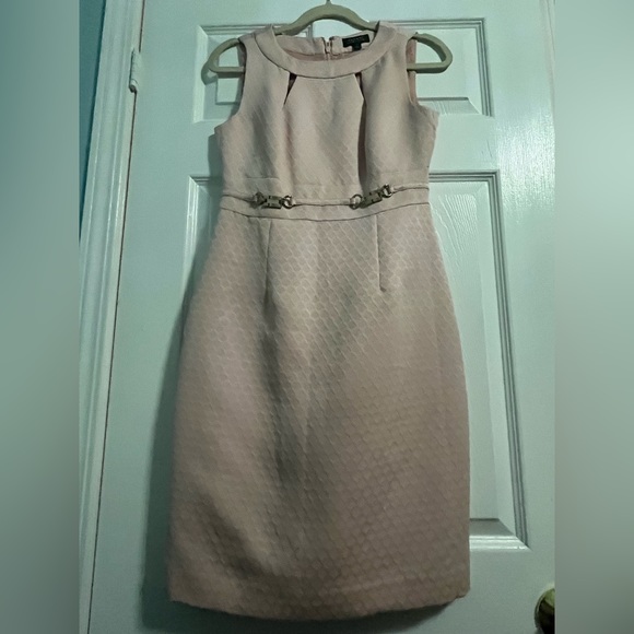 Tafari - size 4 - Picture 1 of 1